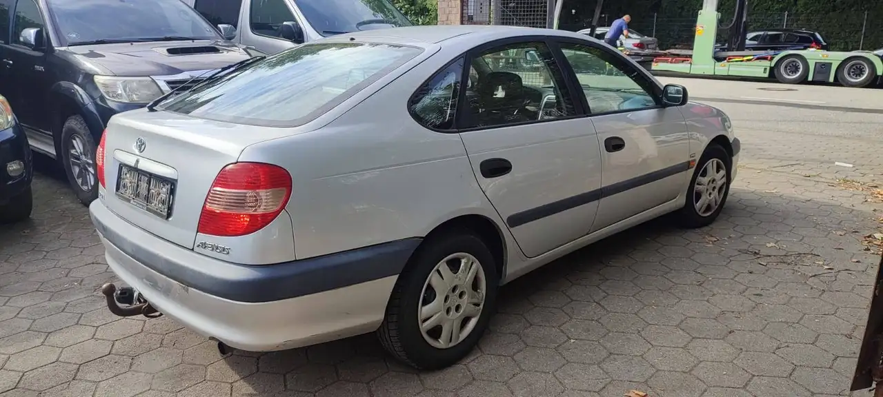 Toyota Avensis 5 Doors Bensin, foto 3