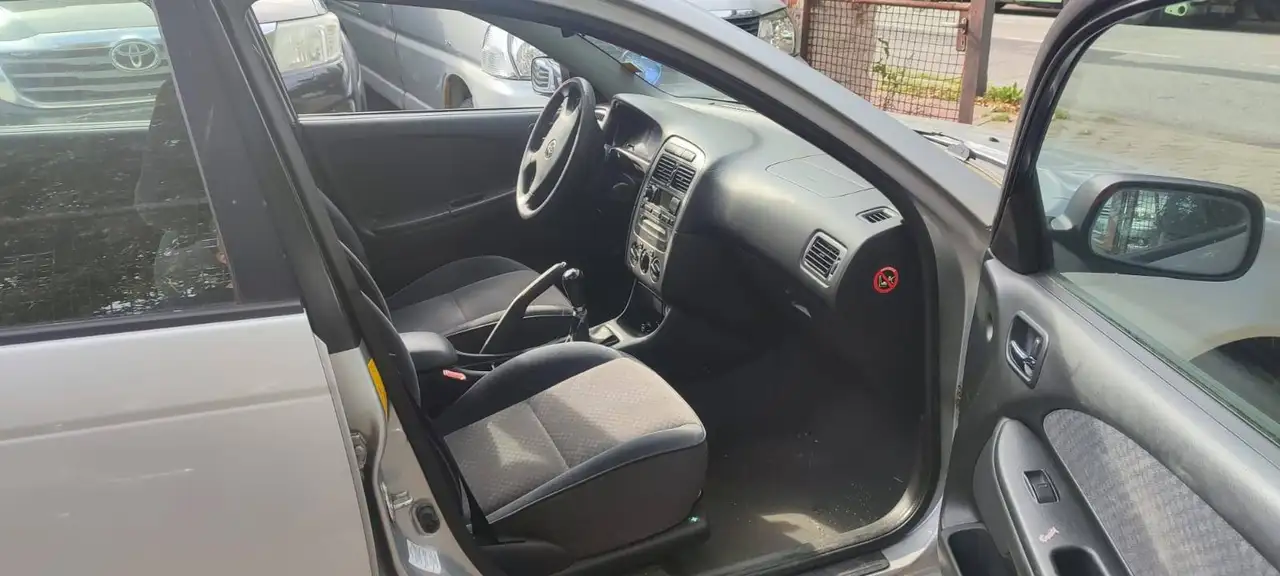 Toyota Avensis 5 Doors Bensin, foto 9