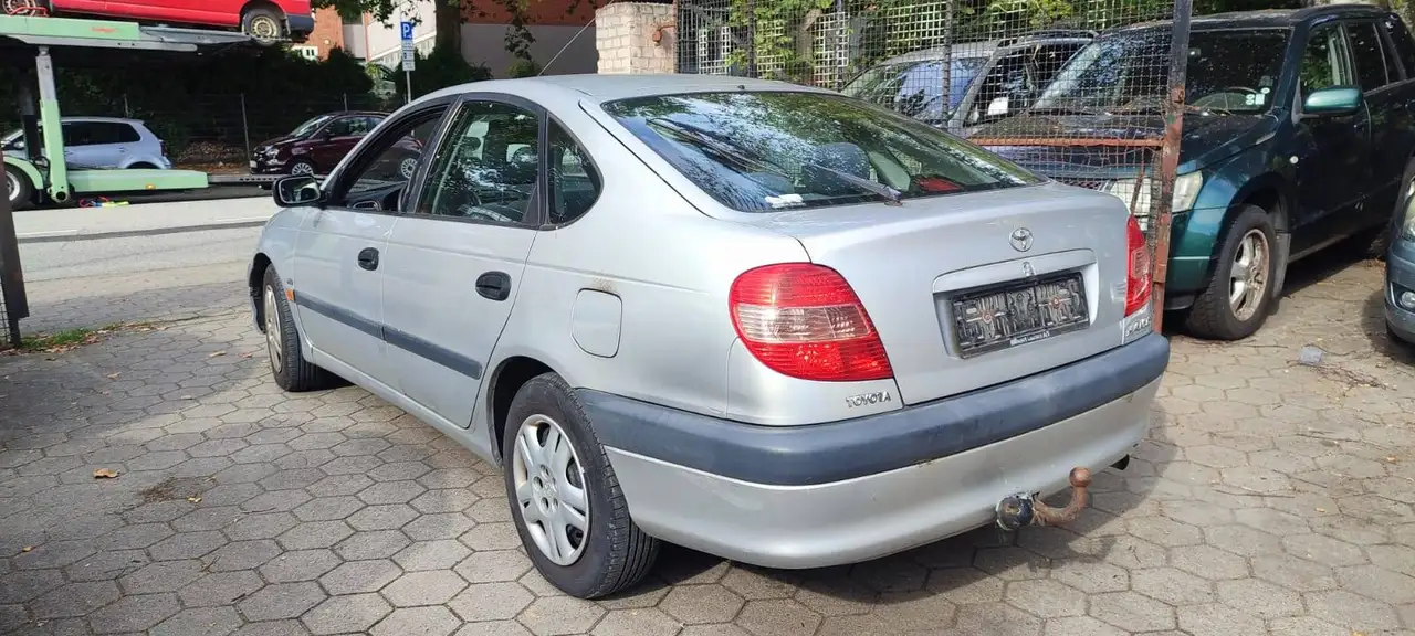 Toyota Avensis 5 Doors Bensin, foto 4