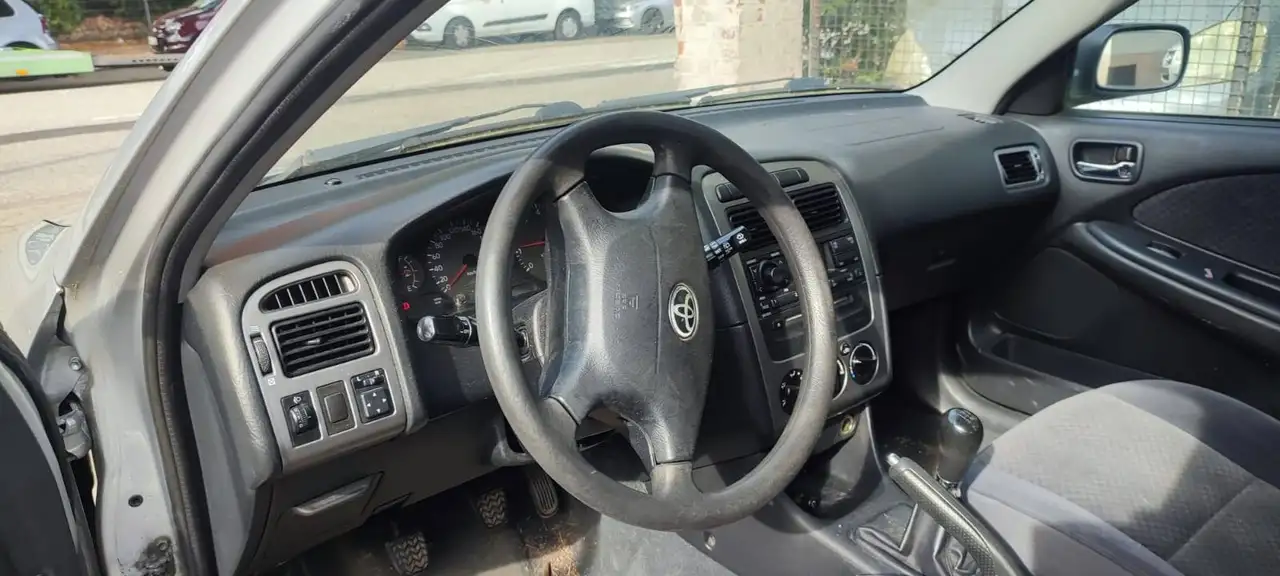 Toyota Avensis 5 Doors Bensin, foto 6