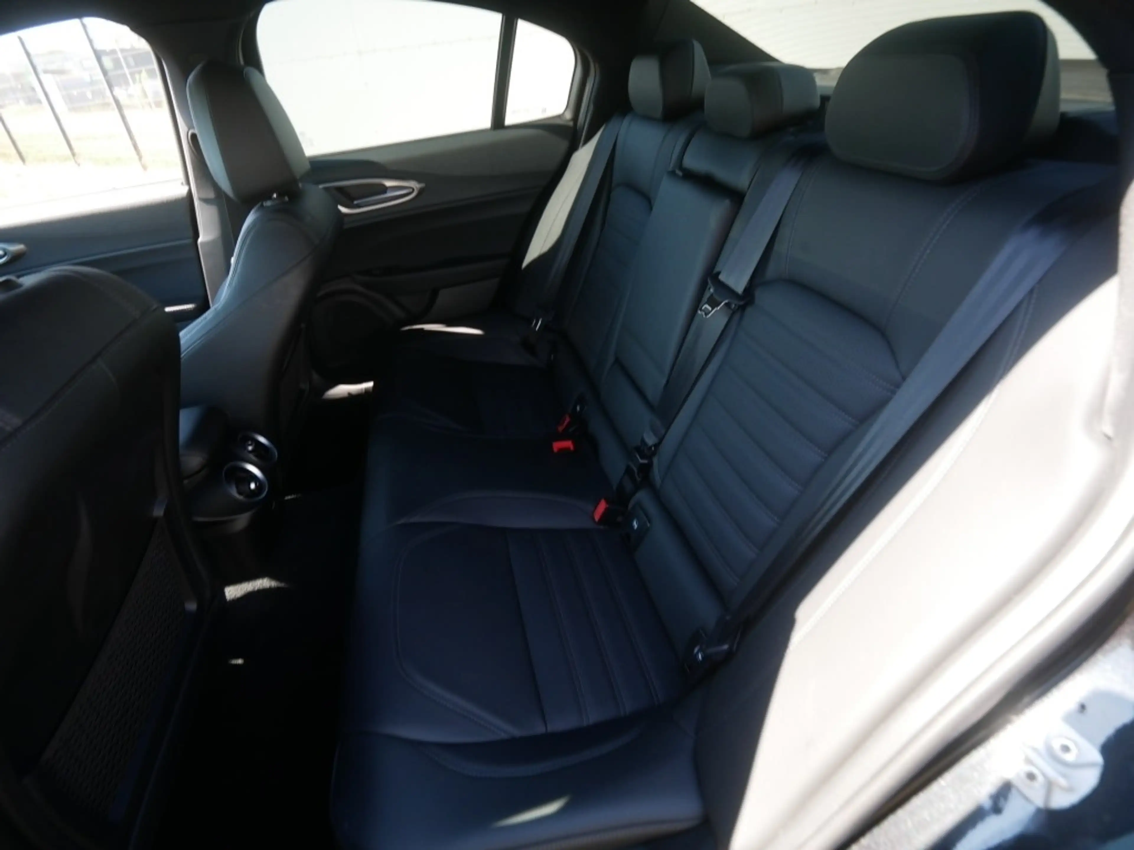 Alfa Romeo Giulia VELOCE 2.0 TURBO 16V 280 PS AT TECHNOLOGIE — photo 14