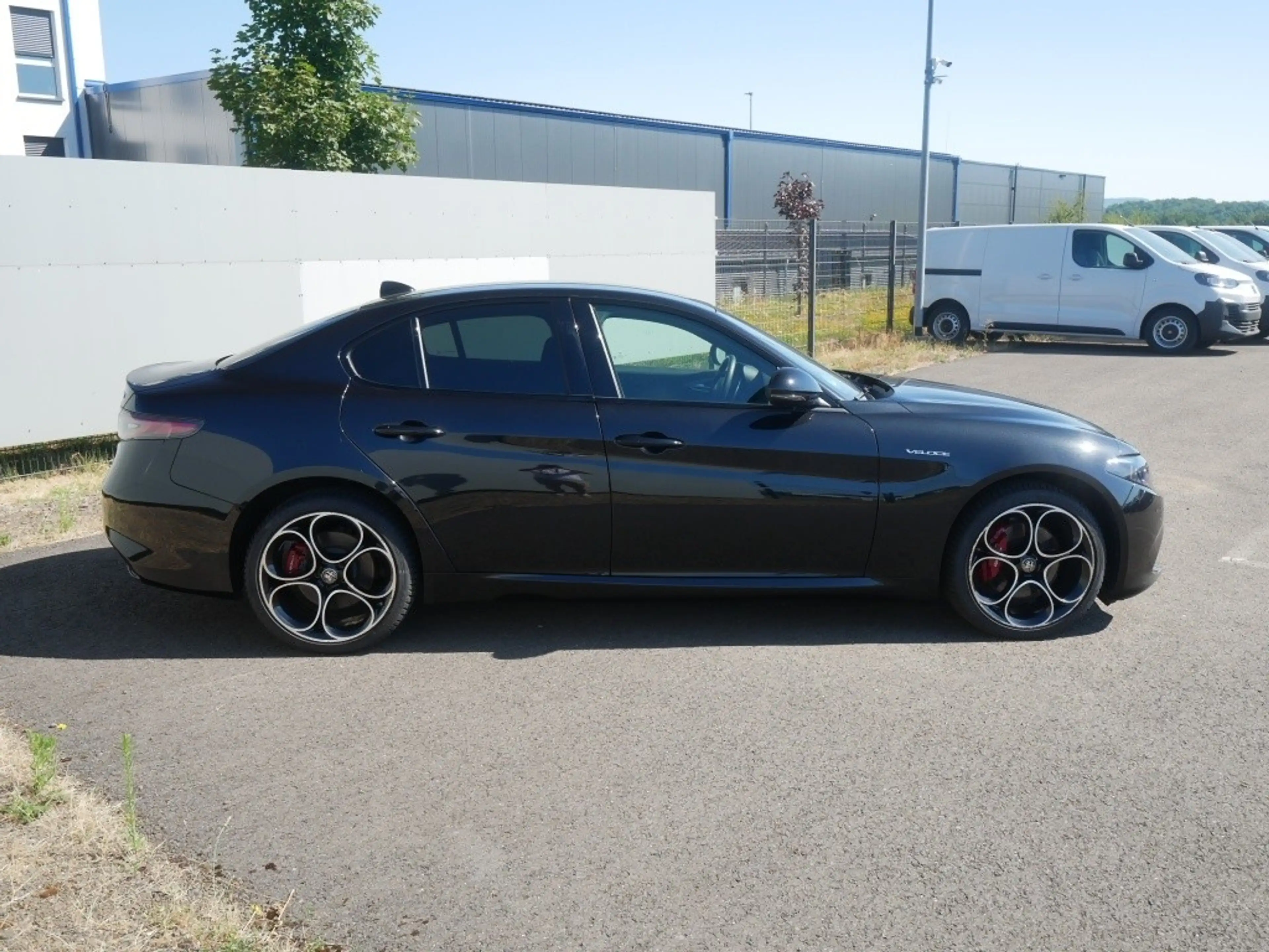 Alfa Romeo Giulia VELOCE 2.0 TURBO 16V 280 PS AT TECHNOLOGIE — photo 2
