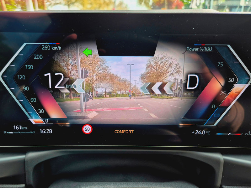 BMW 318 318i Touring M Sport Pano HUD ACC AHK 360°Kam — photo 15