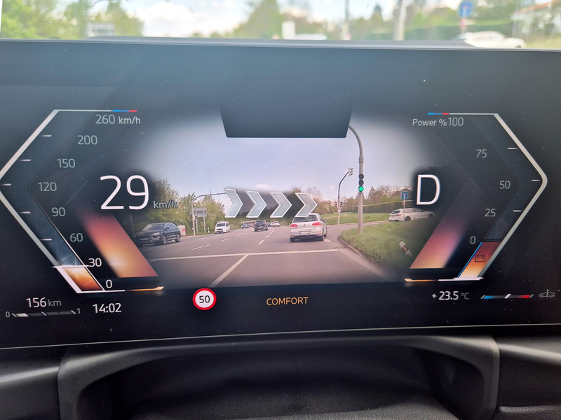 BMW 318 318i Touring M Sport Pano HUD ACC AHK 360°Kam — photo 10
