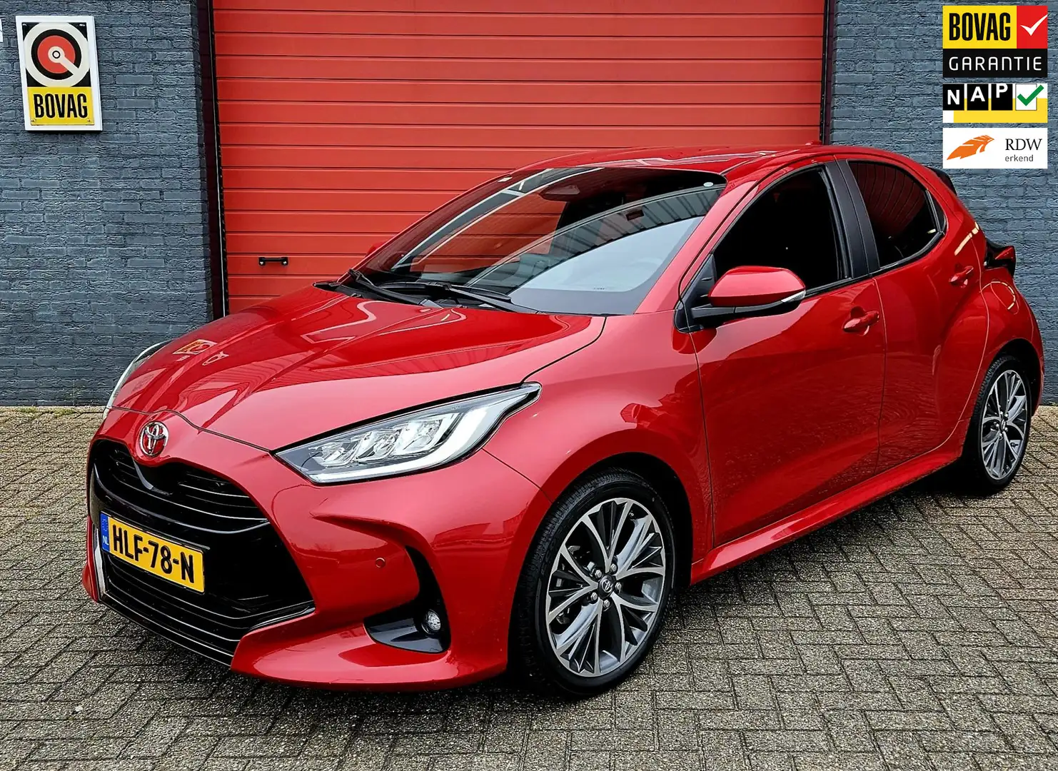 Toyota Yaris 1.5 Hybrid 130 Executive Headup Display, JBL Rood - 1