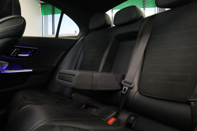 Mercedes-Benz C 300 4MATIC AMG Line Burmester ACC Lane Assist Camera 2 — photo 24