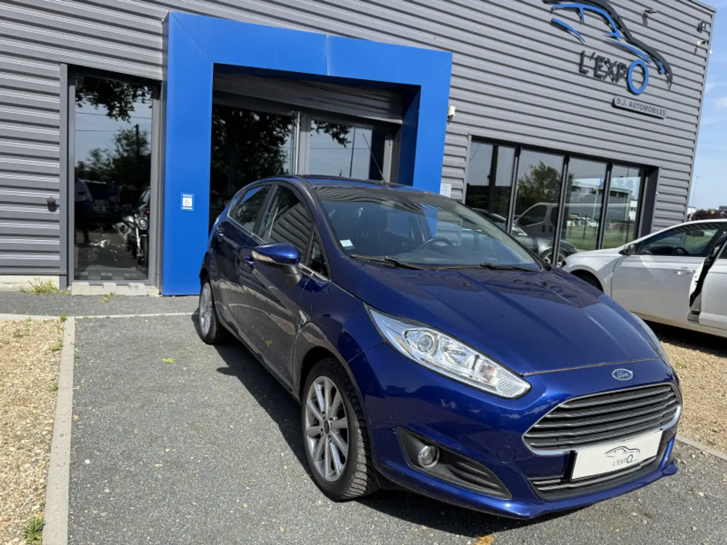Ford Fiesta 1.0 ECOBOOST 100CH STOP\u0026START TITANIUM 5P Bleu - 1