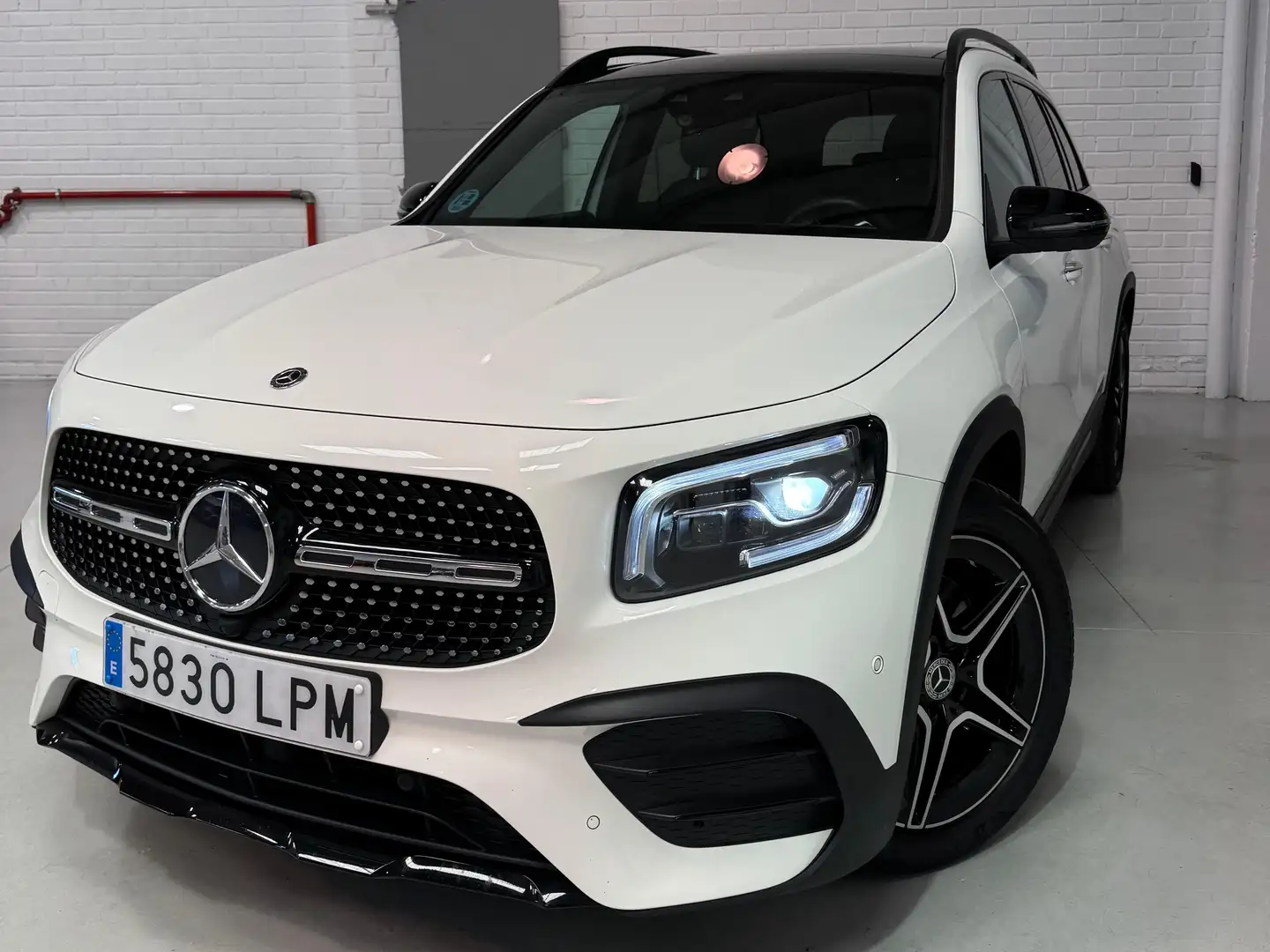 Mercedes-Benz GLB 220 220d 4Matic 8G-DCT Blanc - 1
