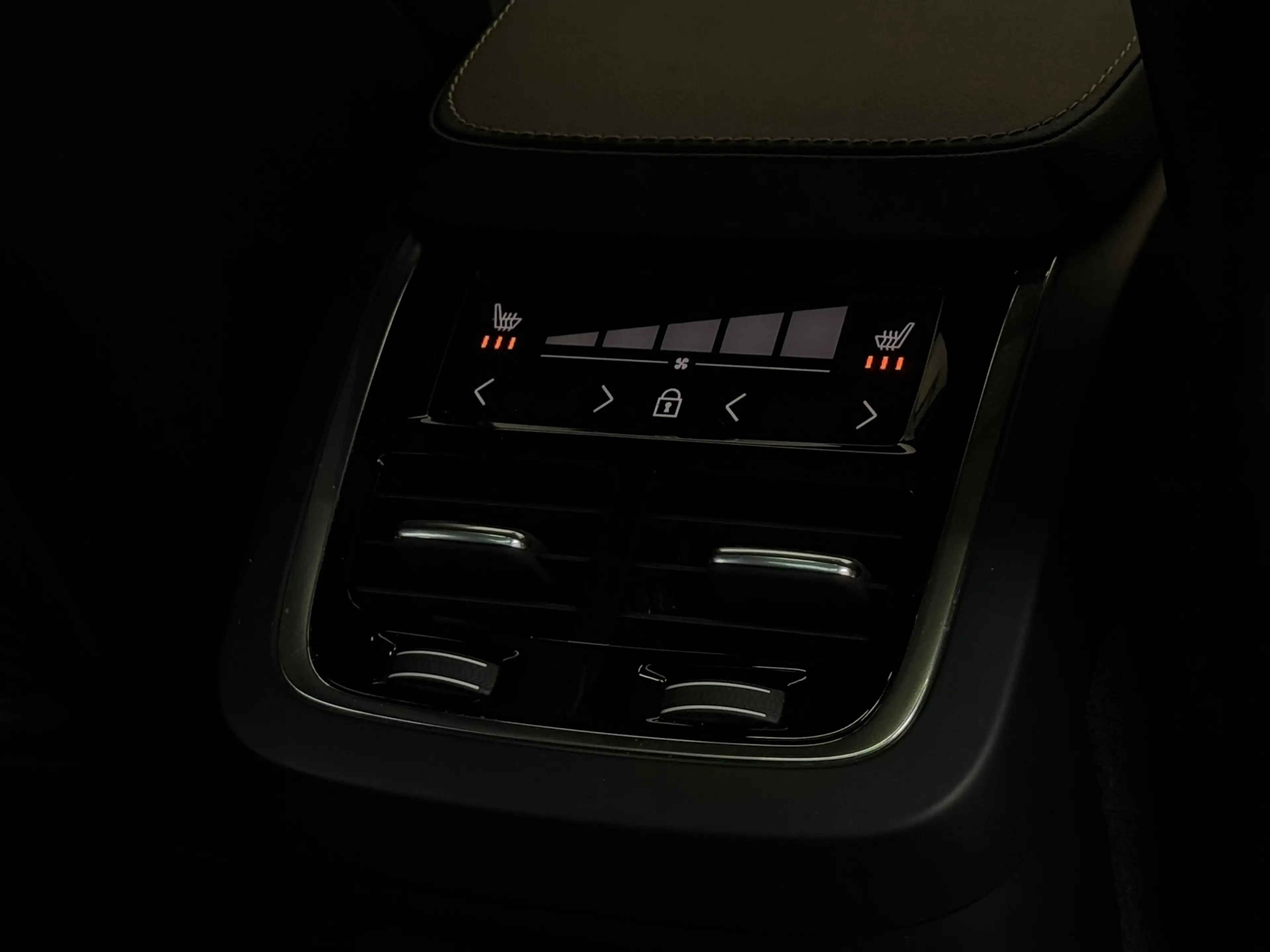 Volvo XC90 2.0 T8 Recharge AWD Ultra Dark Pano Luchtvering 36 — photo 15
