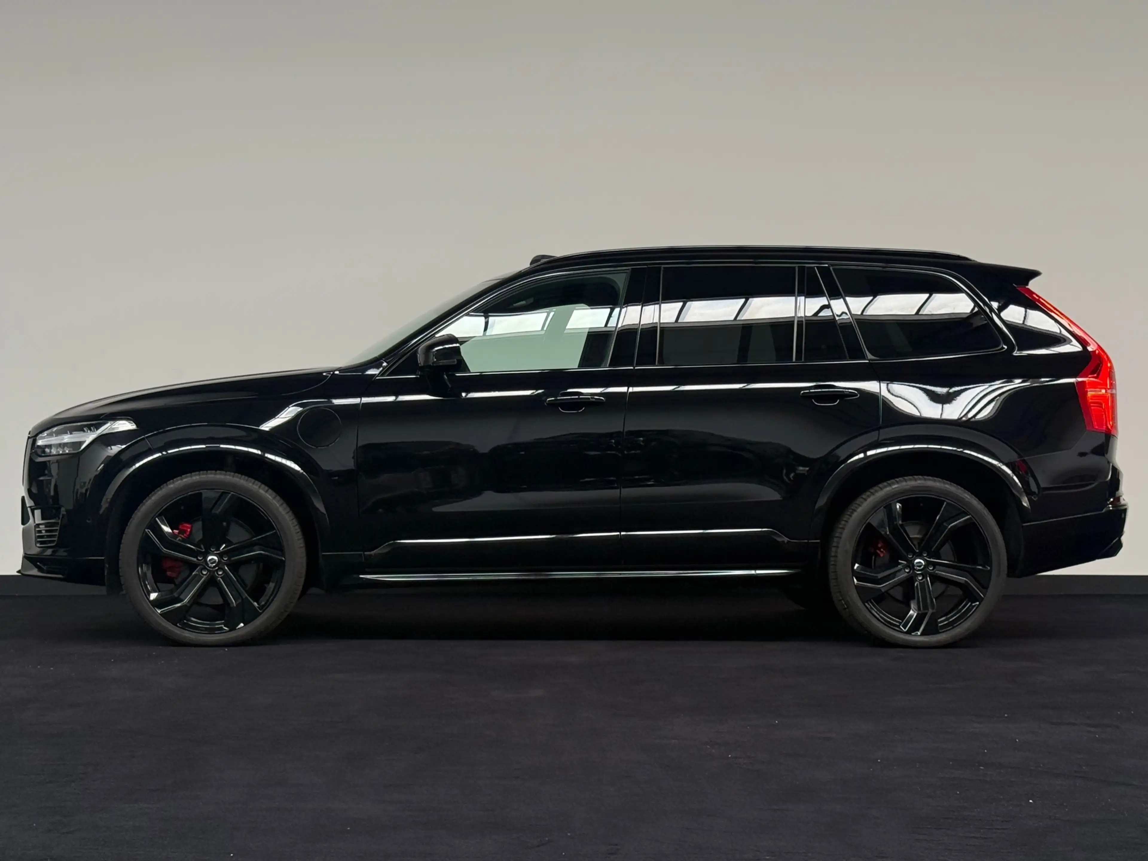 Volvo XC90 2.0 T8 Recharge AWD Ultra Dark Pano Luchtvering 36 — photo 4