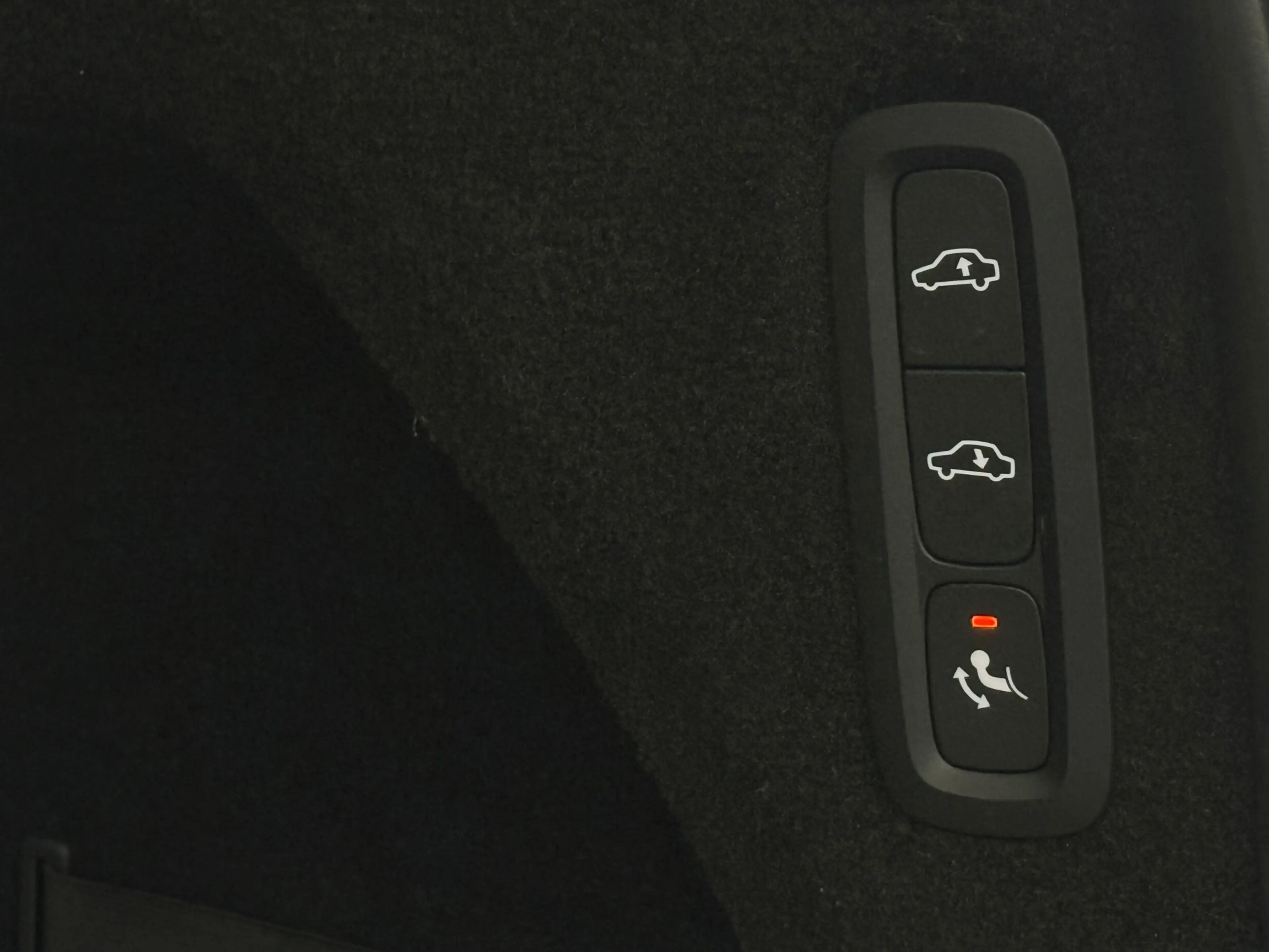 Volvo XC90 2.0 T8 Recharge AWD Ultra Dark Pano Luchtvering 36 — photo 8