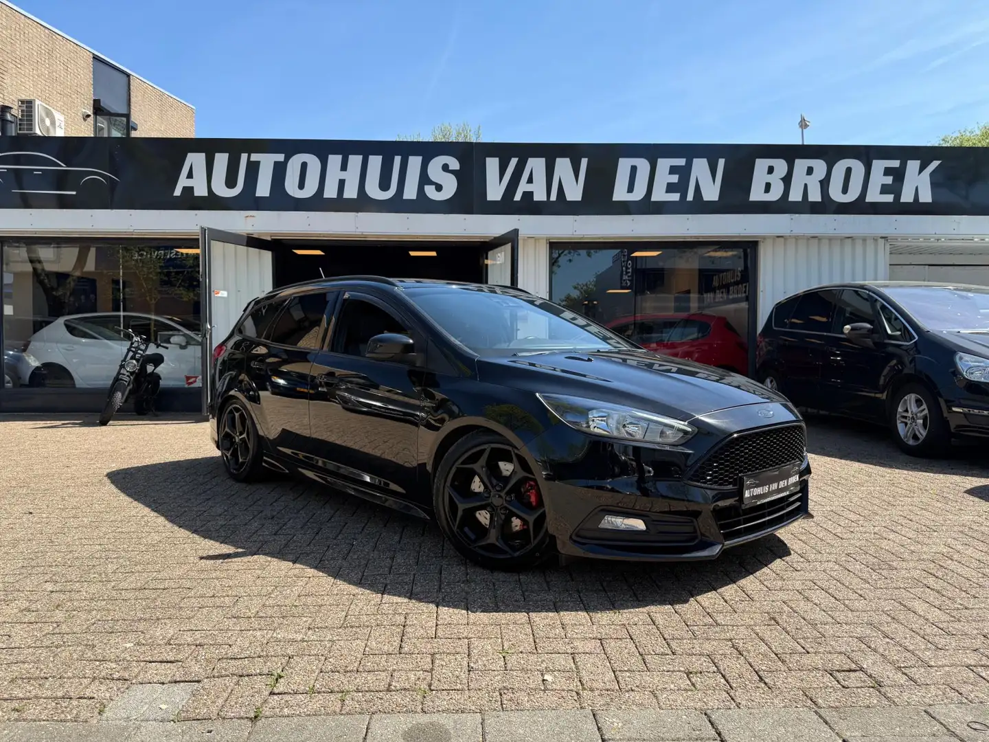 Ford Focus Wagon 2.0 ST 250Pk Navi Cruise Climate Ctr Camera Noir - 1