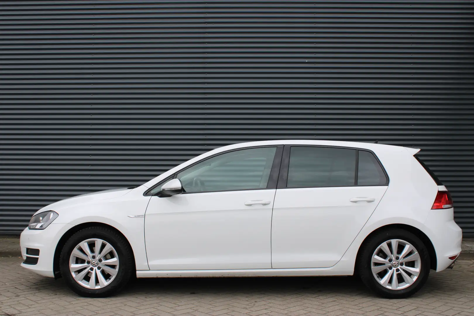 Volkswagen Golf 1.0 TSI 116PK Comfortline Navigatie Alarm PDC Came Bianco - 2