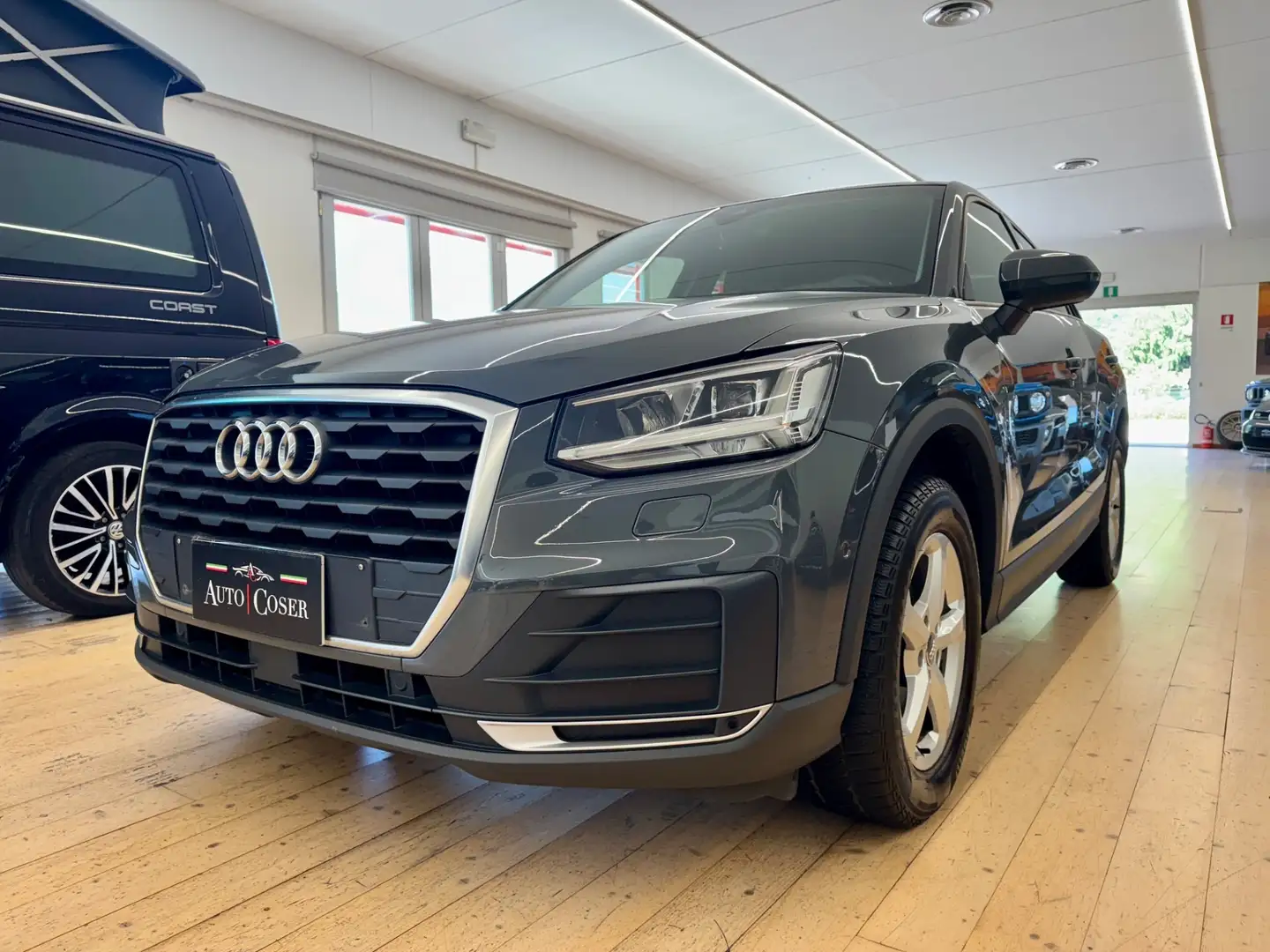 Audi Q2 30 TDI Business Design Gris - 2