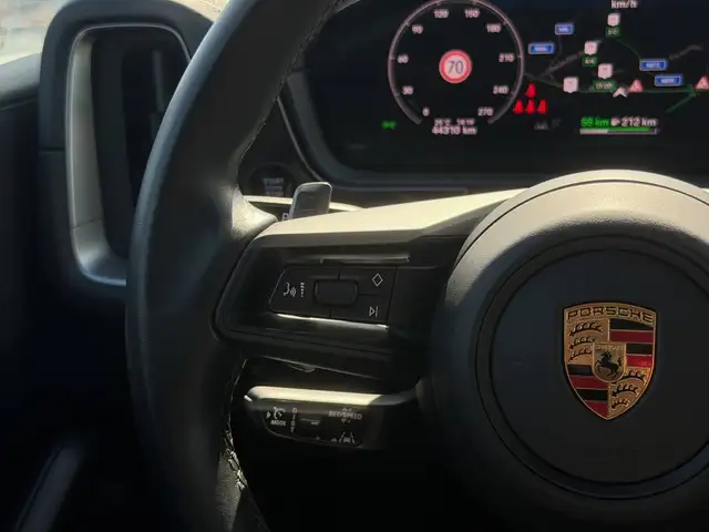 Porsche Cayenne view 15