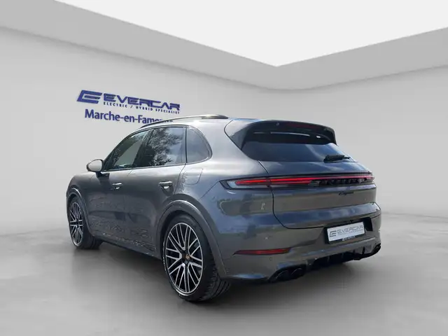 Porsche Cayenne view 6