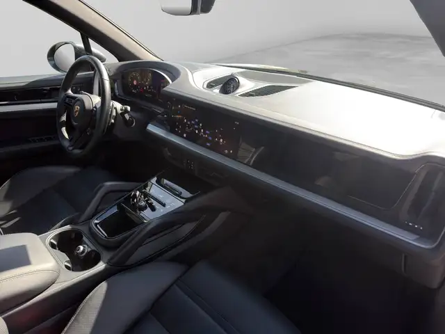 Porsche Cayenne view 9
