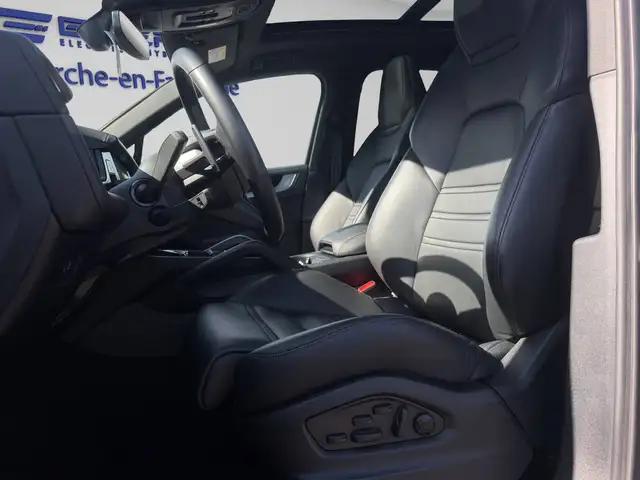 Porsche Cayenne view 10