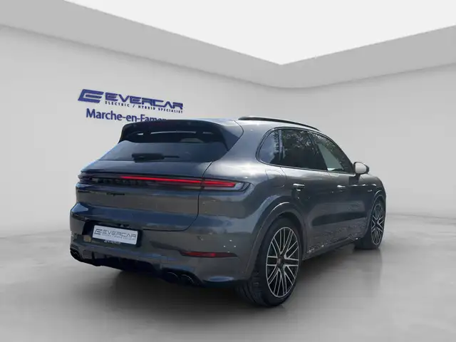 Porsche Cayenne view 4