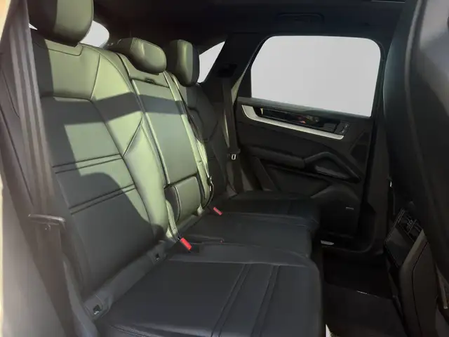 Porsche Cayenne view 12
