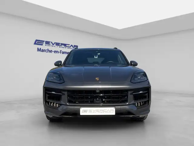 Porsche Cayenne view 2