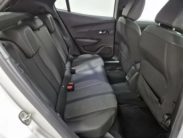 Peugeot 2008 2023, foto 8