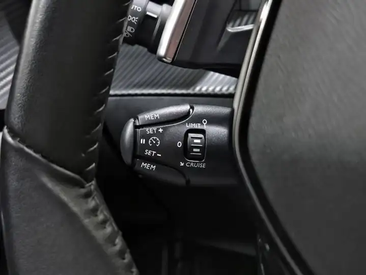 Peugeot 2008 2023, foto 15