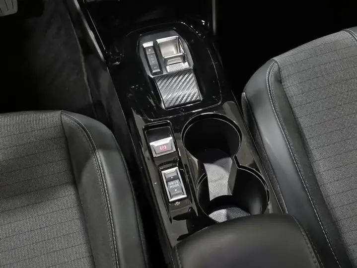 Peugeot 2008 2023, foto 28