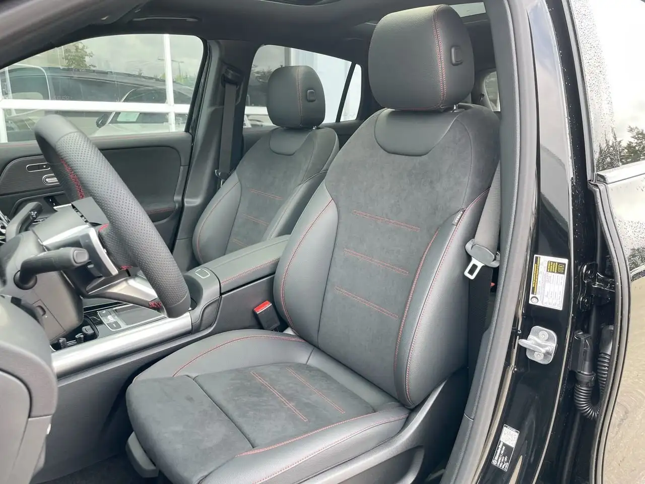 Mercedes-Benz GLA снимка Mercedes-Benz GLA