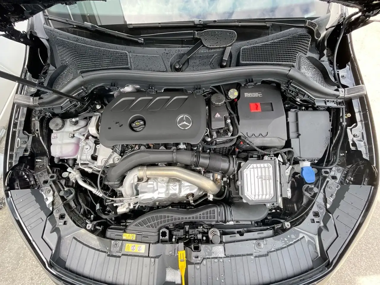 Mercedes-Benz GLA снимка Mercedes-Benz GLA