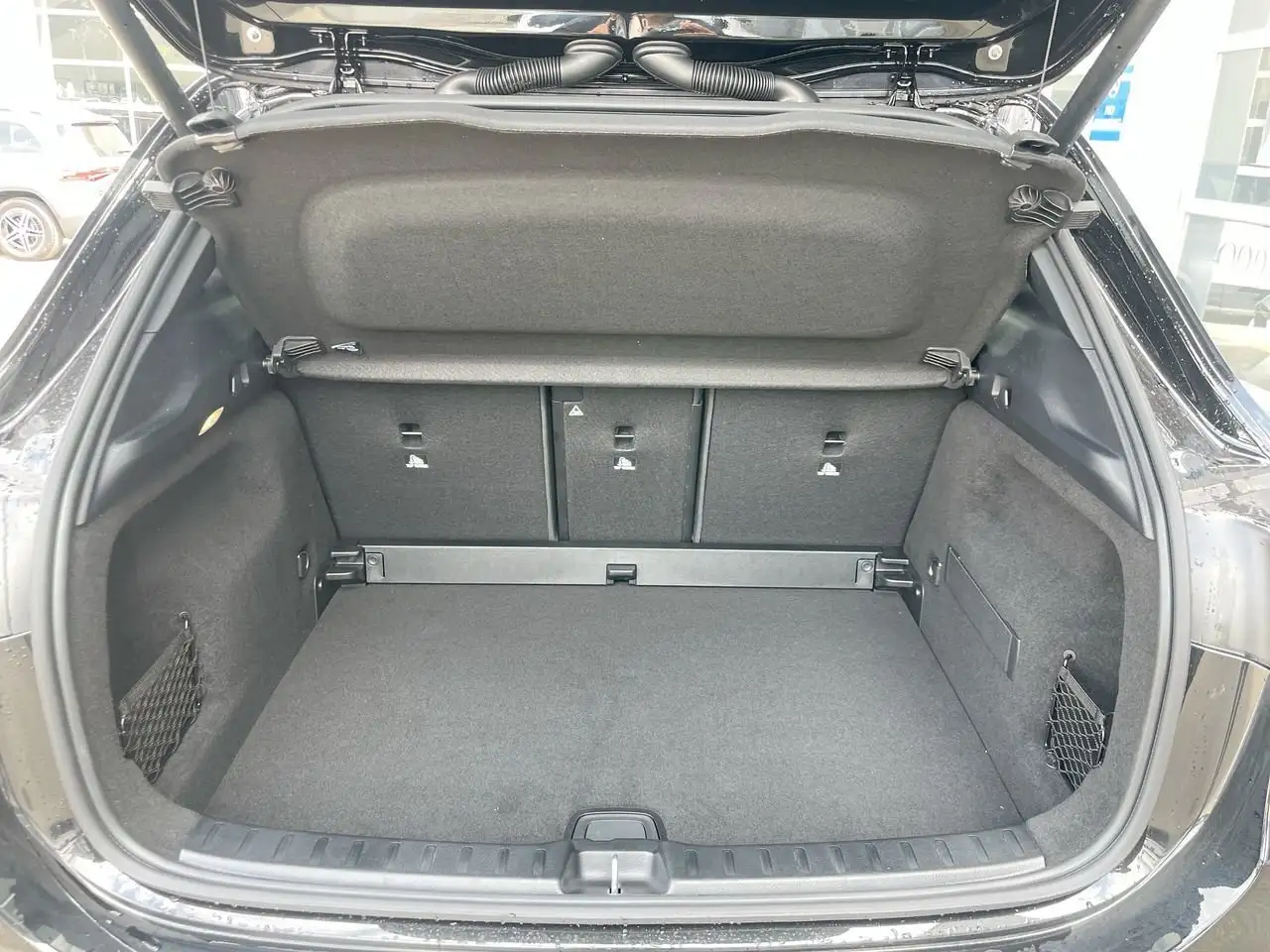 Mercedes-Benz GLA снимка Mercedes-Benz GLA