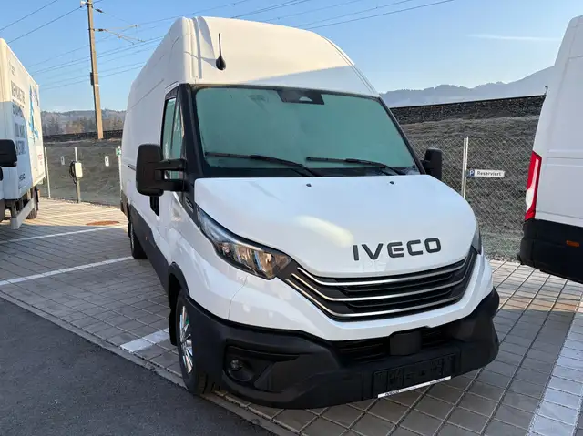 Iveco Daily 35S14HA8 V Kastenwagen Ansicht 4