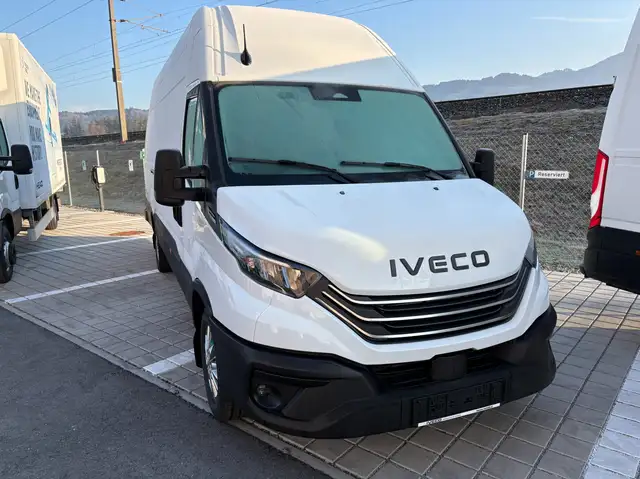 Iveco Daily 35S14HA8 V Kastenwagen Ansicht 2