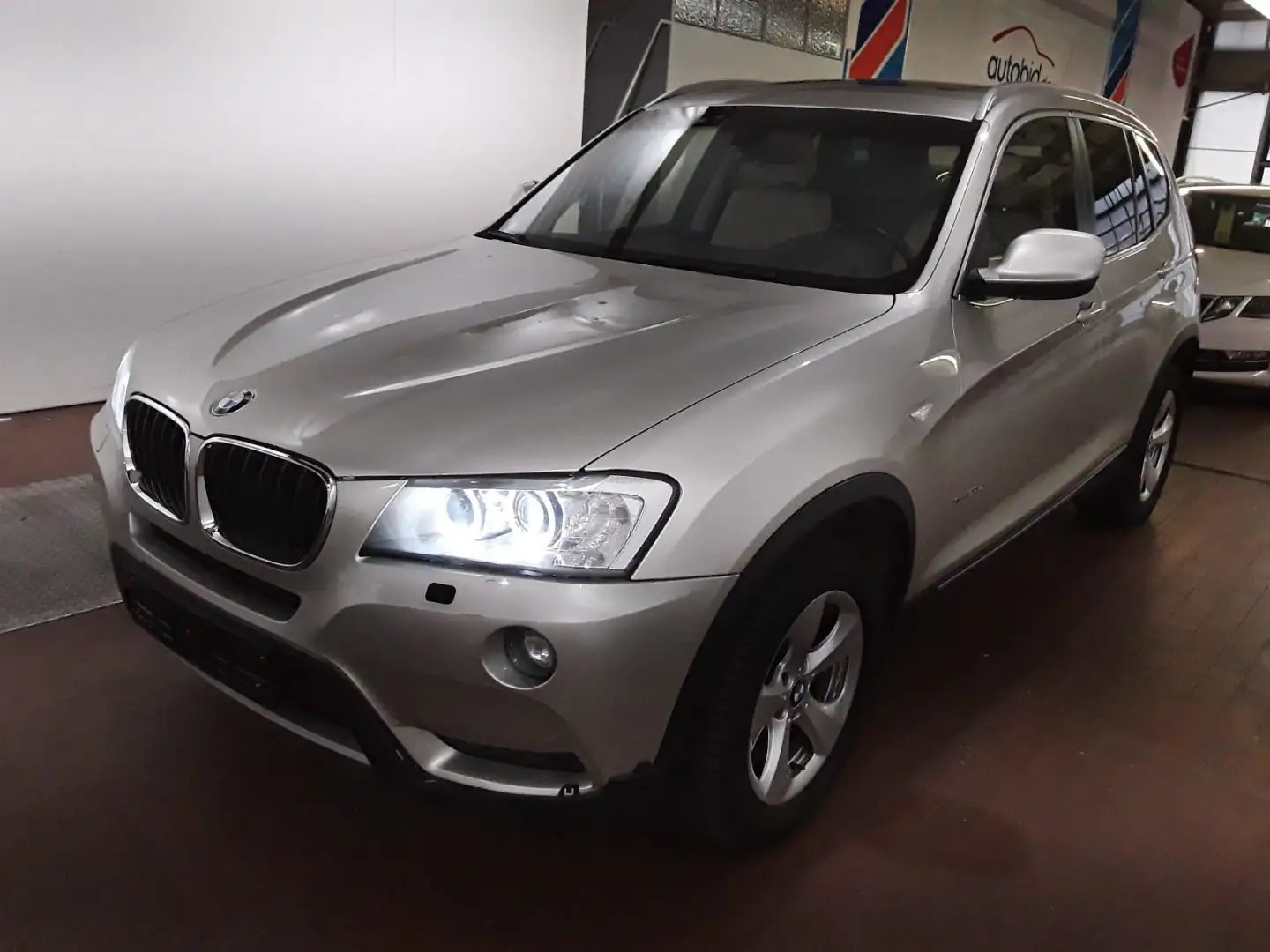 BMW X3 xDrive 20 d*LEDER*PANORAMA*XENON*HAGELSCHADEN Zilver - 1