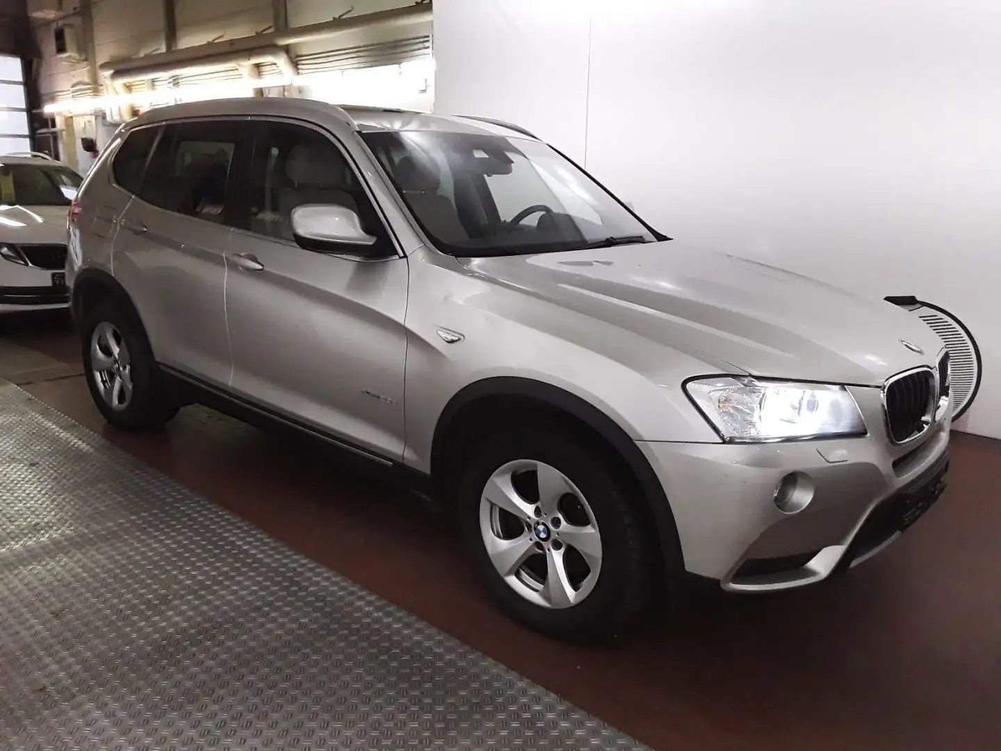 BMW X3 xDrive 20 d*LEDER*PANORAMA*XENON*HAGELSCHADEN Zilver - 2