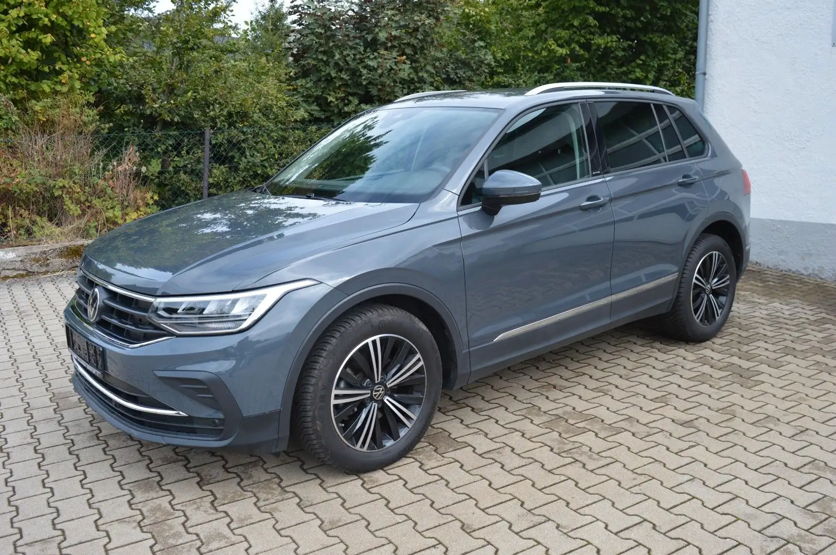 Volkswagen Tiguan Active/AHK/Standheizung/ACC Grau - 1