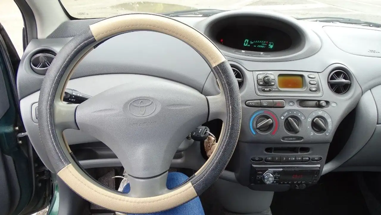 Toyota Yaris 1.0i 16V, 68 cv, cat 3 porte.., foto 10