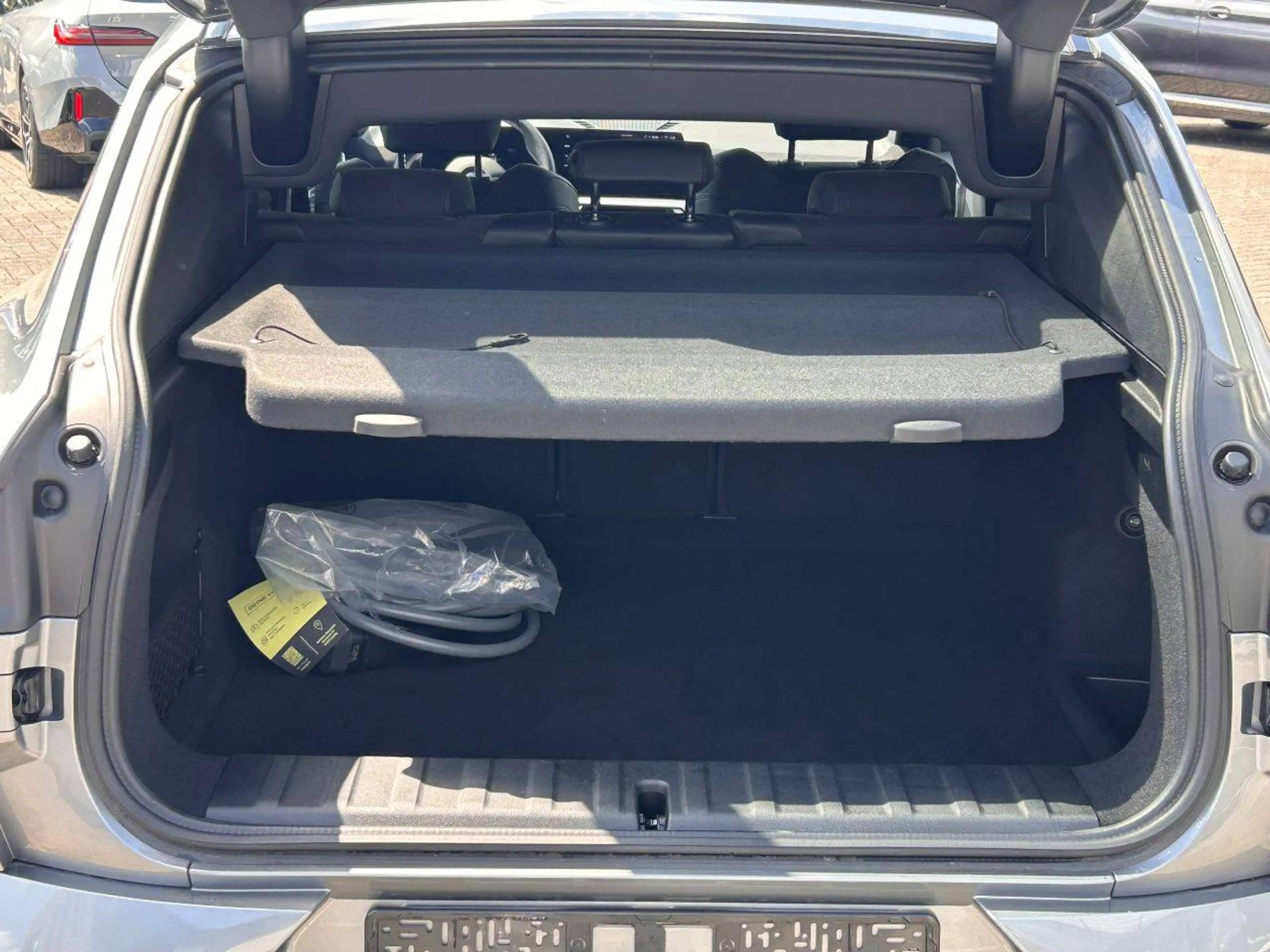BMW iX2 30 xDrive M Sport / Glasdach / AHK schwenkbar — photo 10