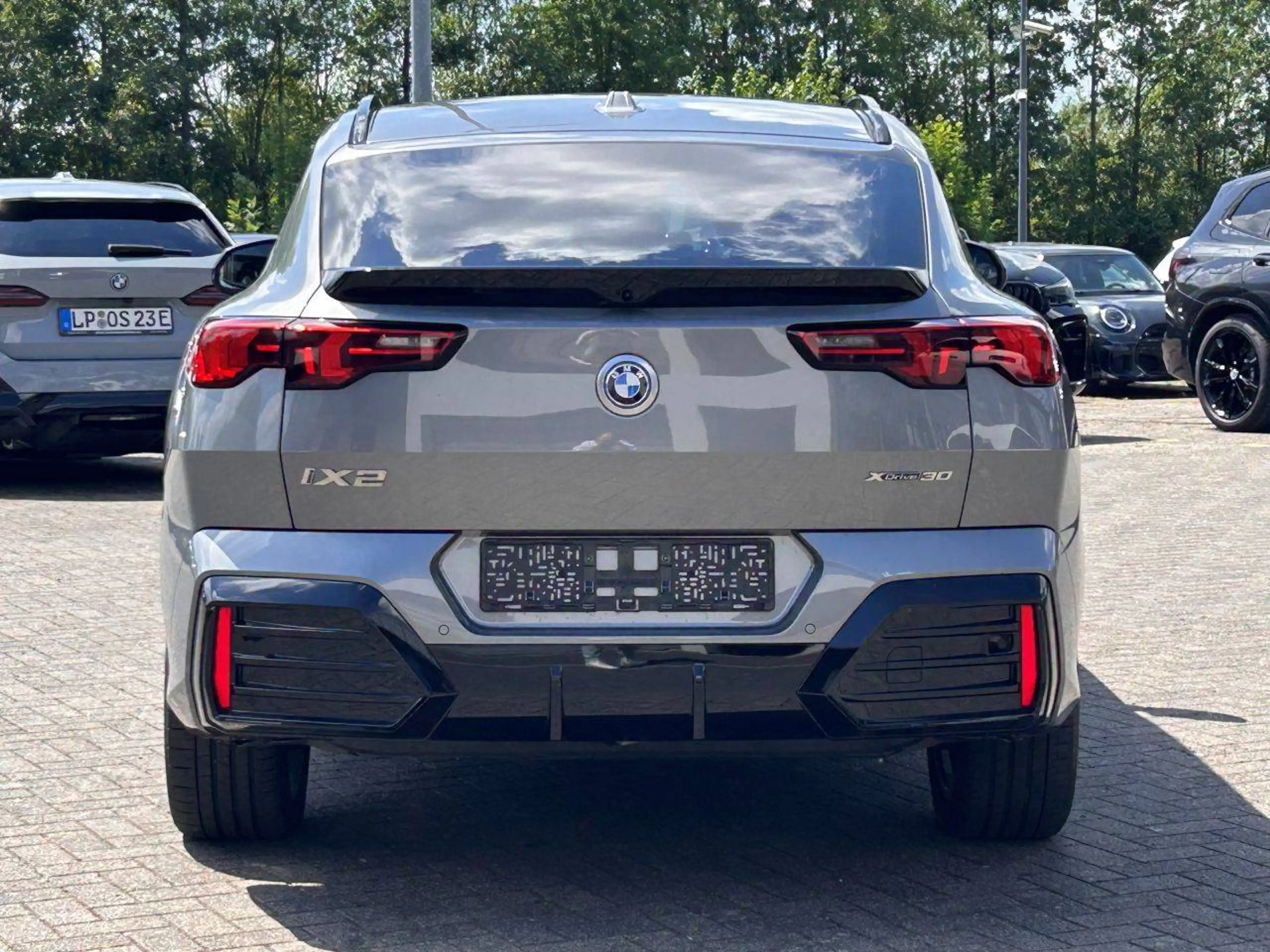 BMW iX2 30 xDrive M Sport / Glasdach / AHK schwenkbar — photo 5