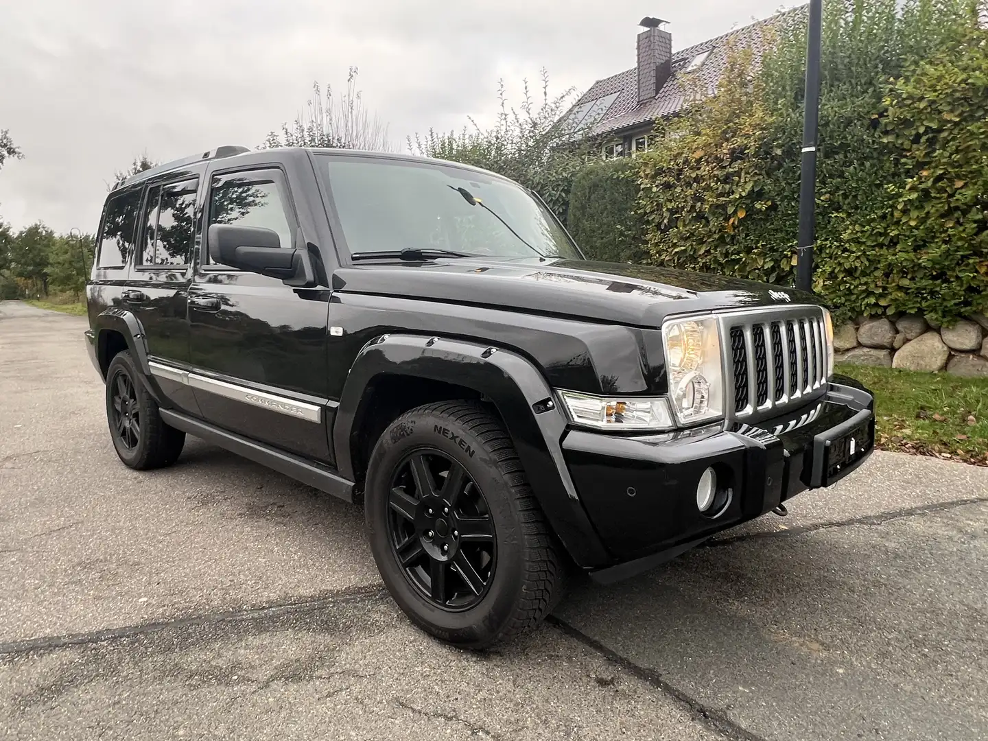 Jeep Commander 3.0 CRD DPF Automatik Overland 7-Sitzer Zwart - 2