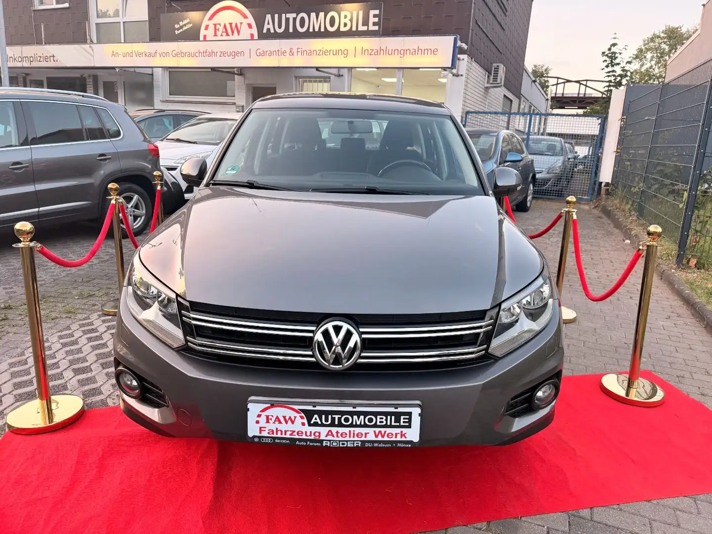 Volkswagen Tiguan Track & Field 4Motion/Automatik/Klima/AHK Grau - 1