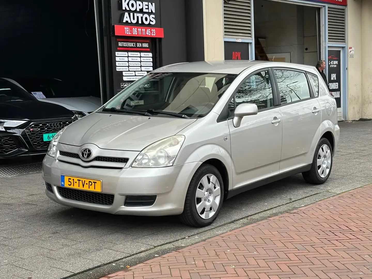 Toyota Verso 1.6 VVT-i Terra Airco Grau - 1