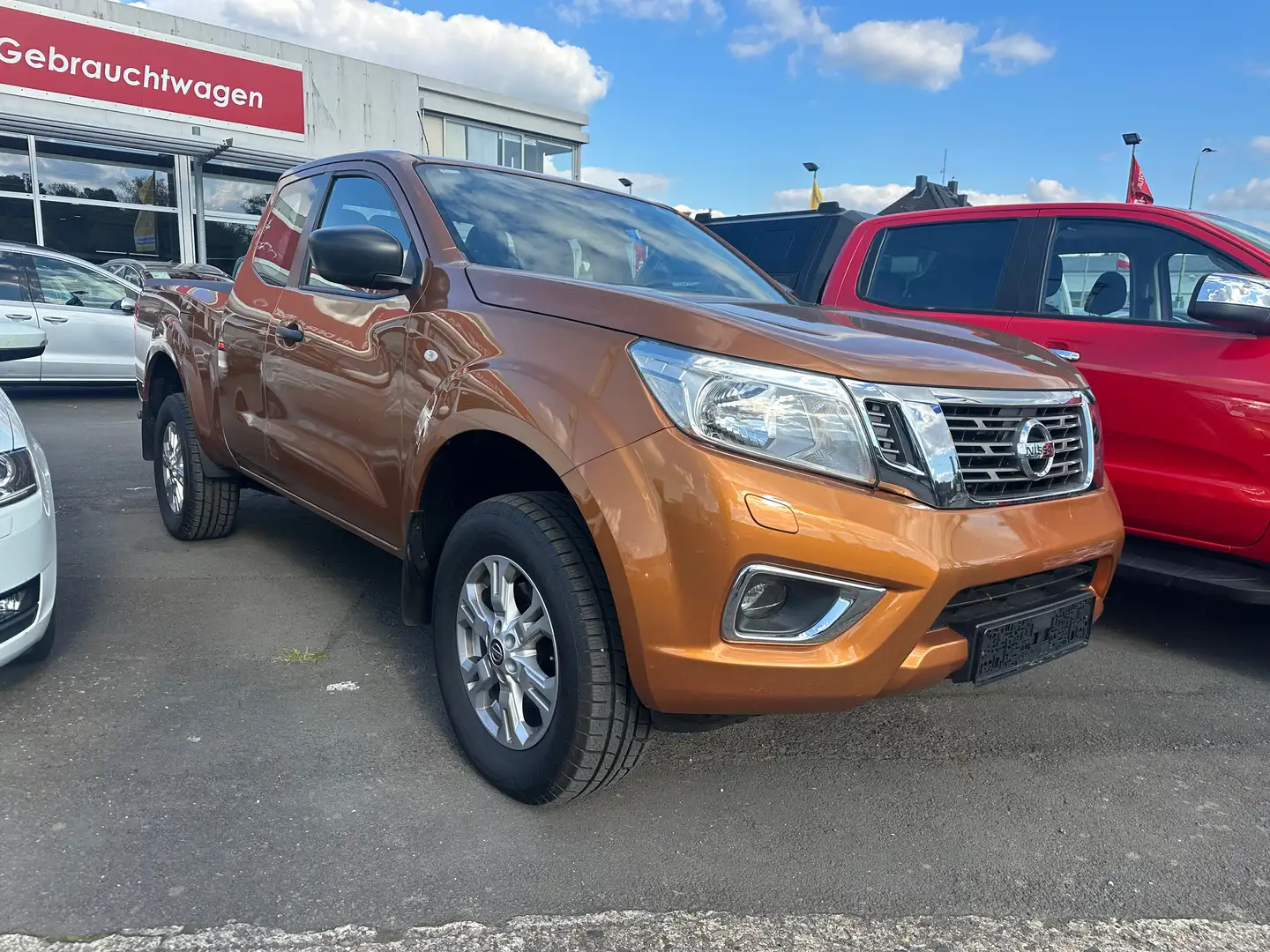 Nissan Navara NP300 Acenta King Cab 4x4 Orange - 1