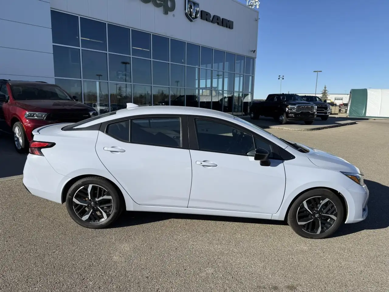Nissan Versa снимка Nissan Versa