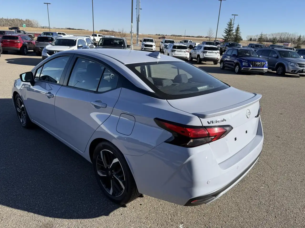 Nissan Versa снимка Nissan Versa