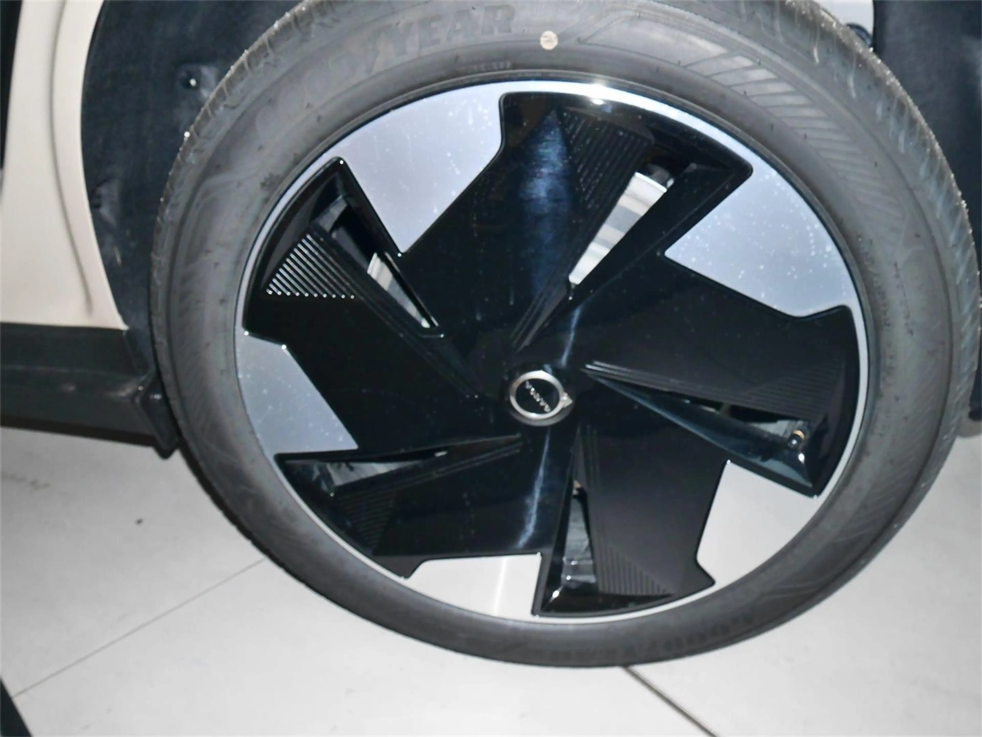 Volvo EX30 P8 AWD Plus — photo 14