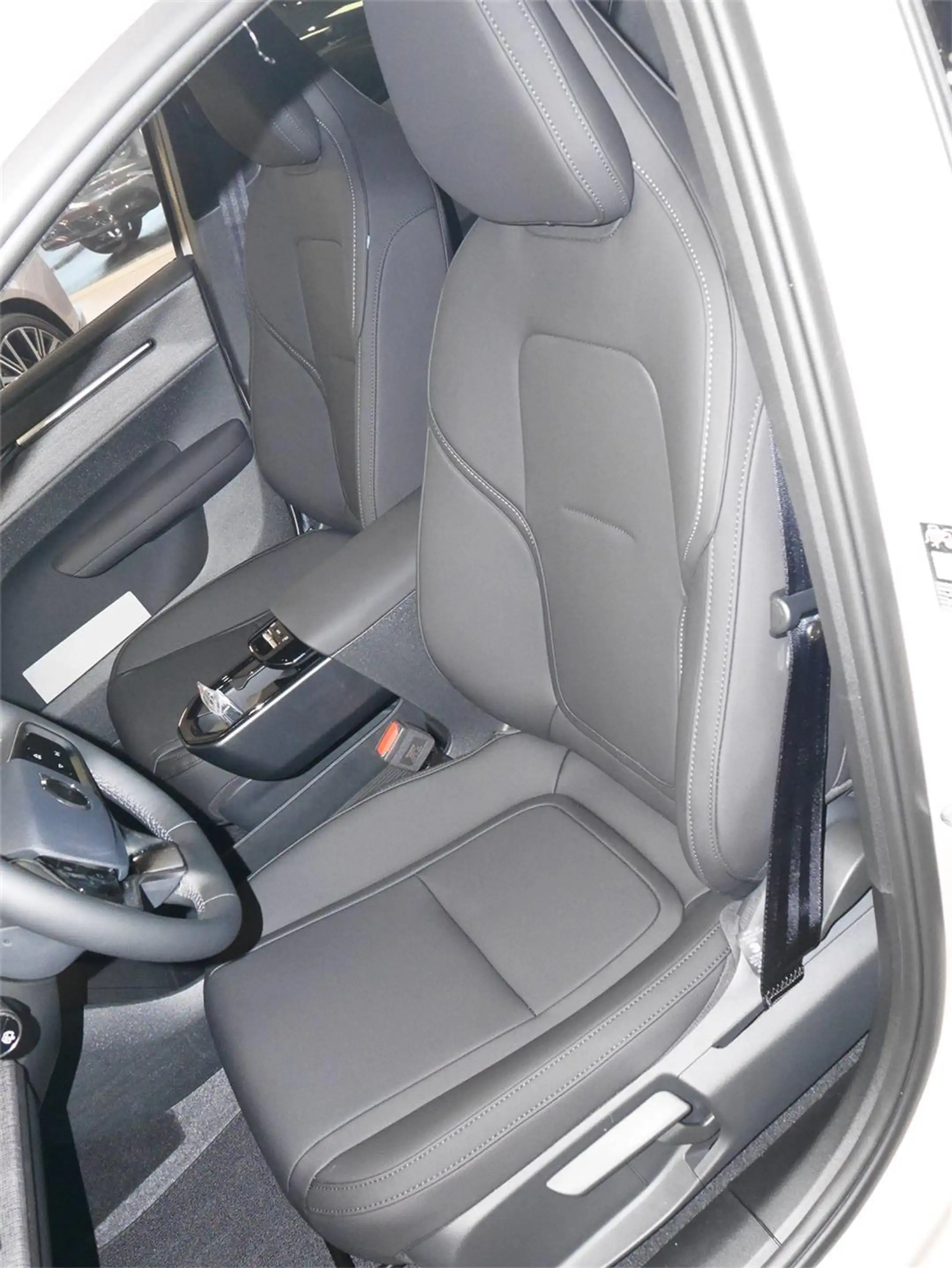Volvo EX30 P8 AWD Plus — photo 7