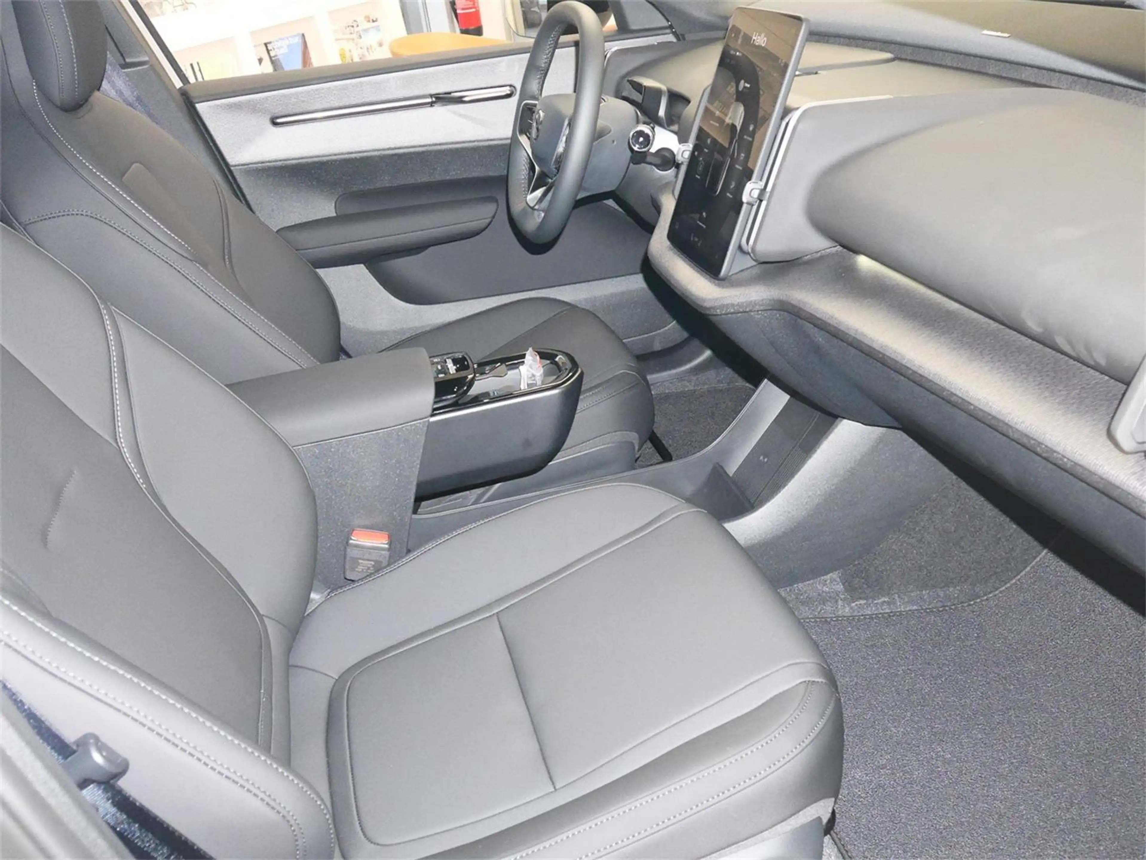 Volvo EX30 P8 AWD Plus — photo 11