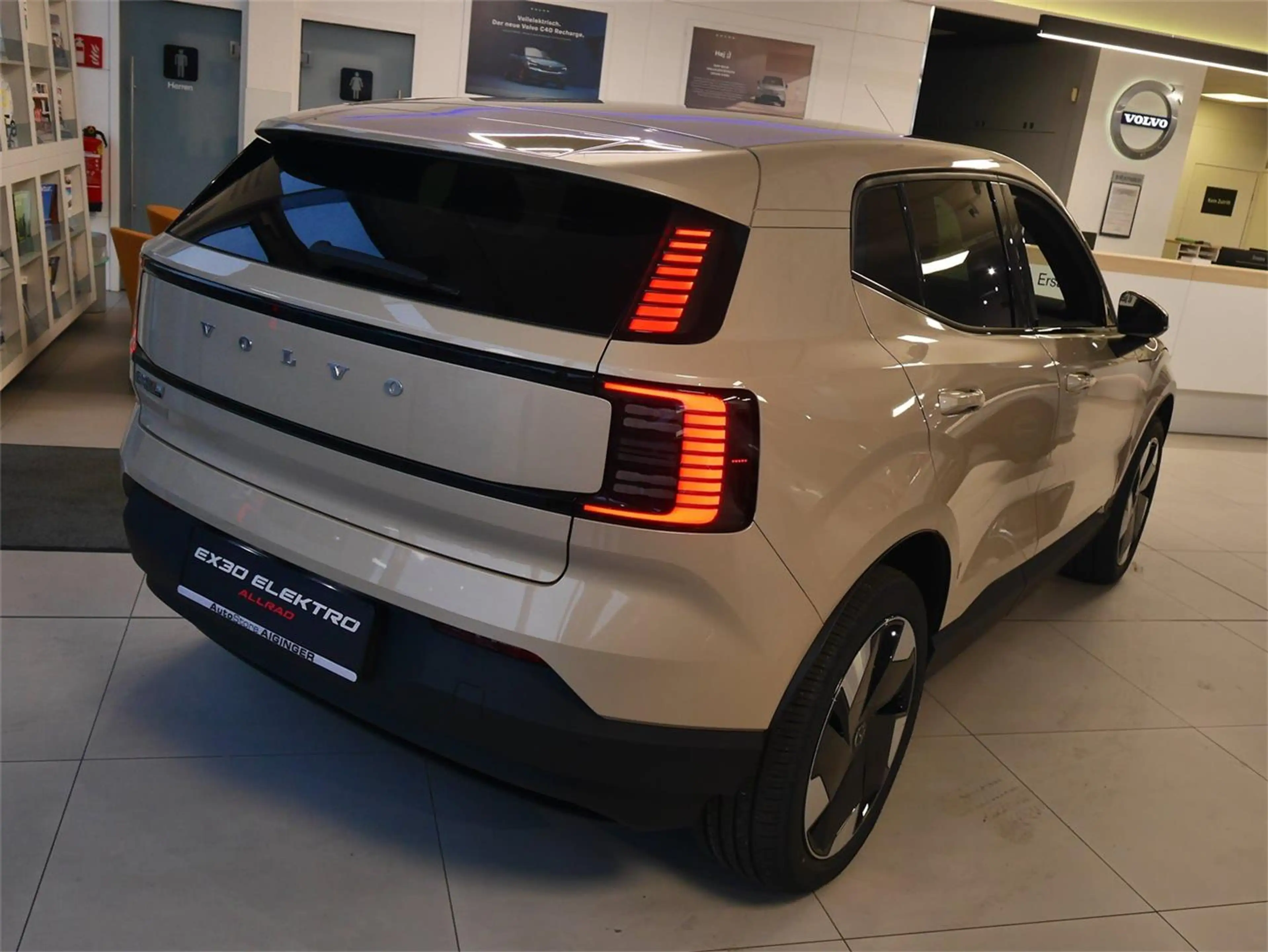 Volvo EX30 P8 AWD Plus — photo 3