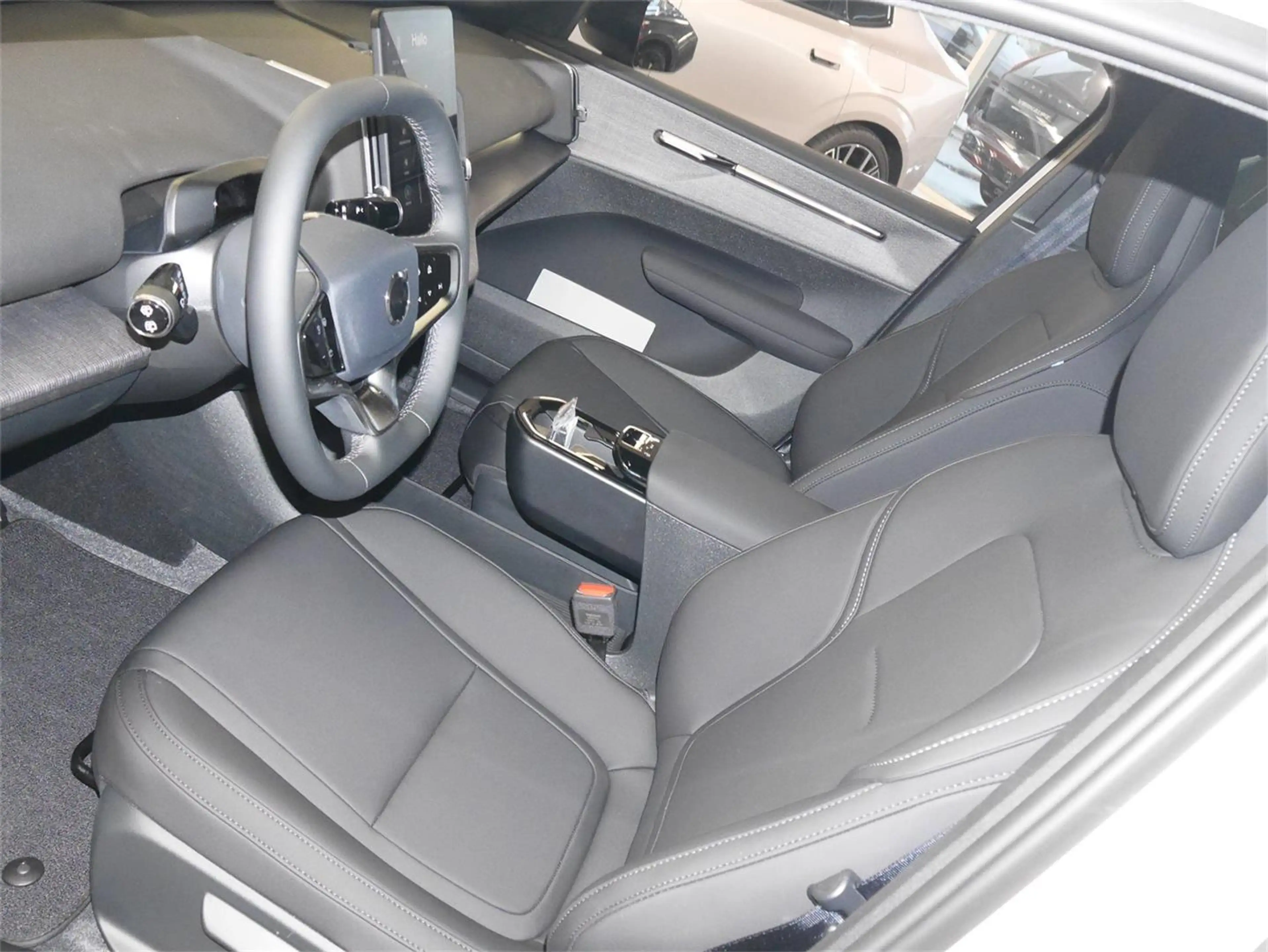Volvo EX30 P8 AWD Plus — photo 6